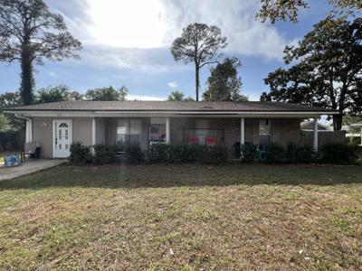 102 NE Graham Court