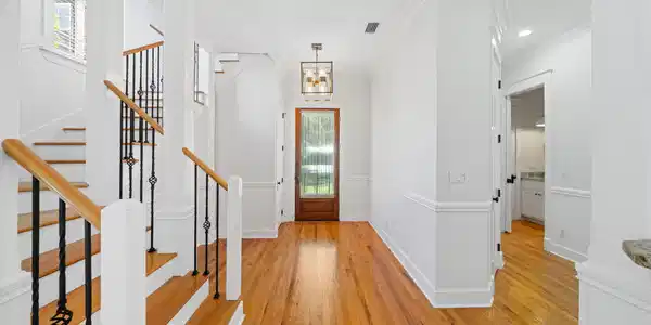 Image 2: Entry