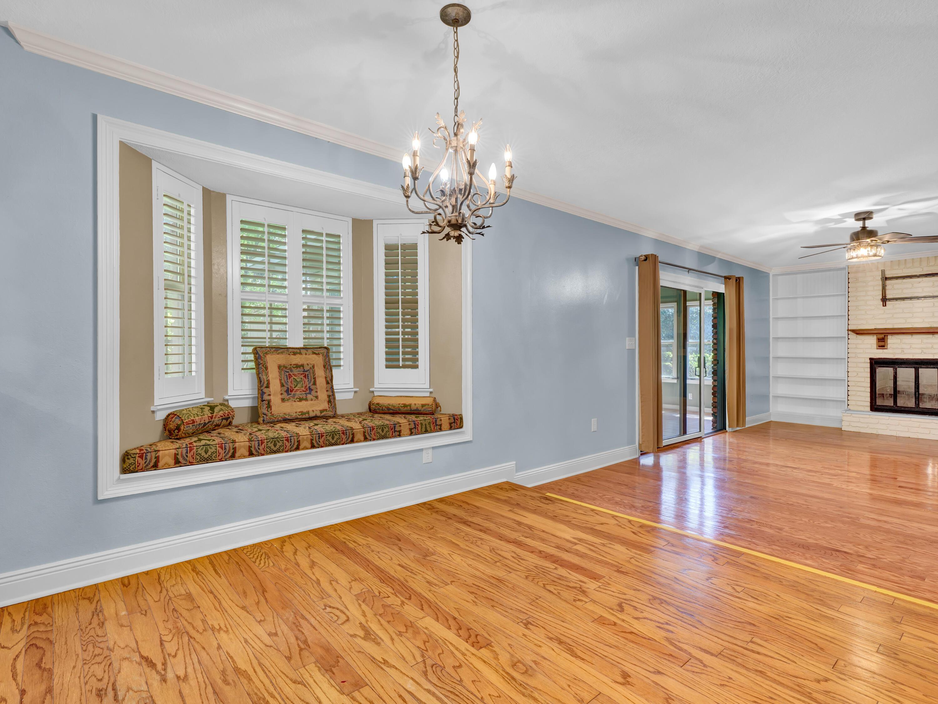 Image 3: 700_Country_Club_Ave-13