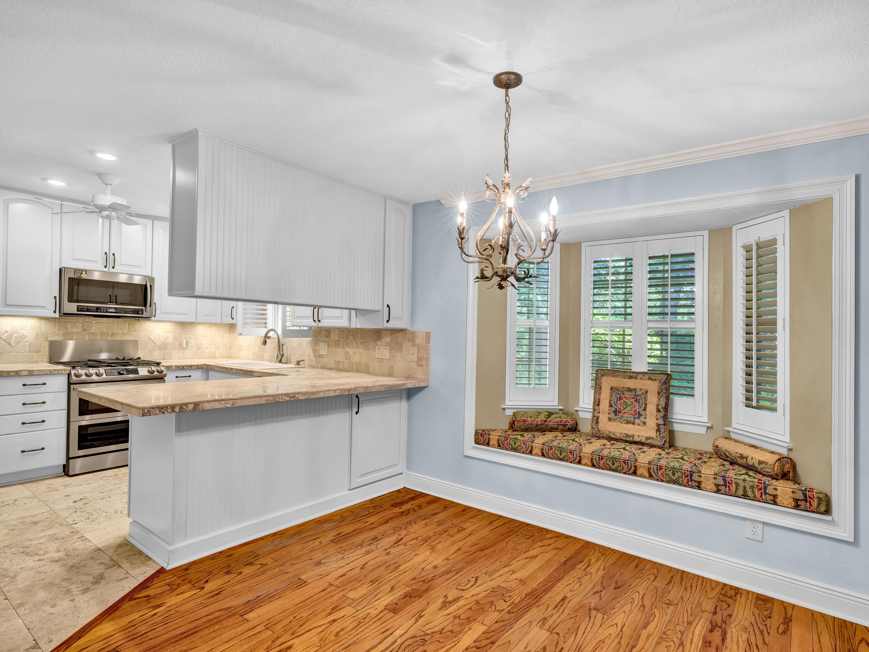 Image 4: 700_Country_Club_Ave-14