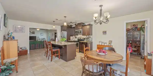 Image 4: 6-web-or-mls-211-anderson-dr
