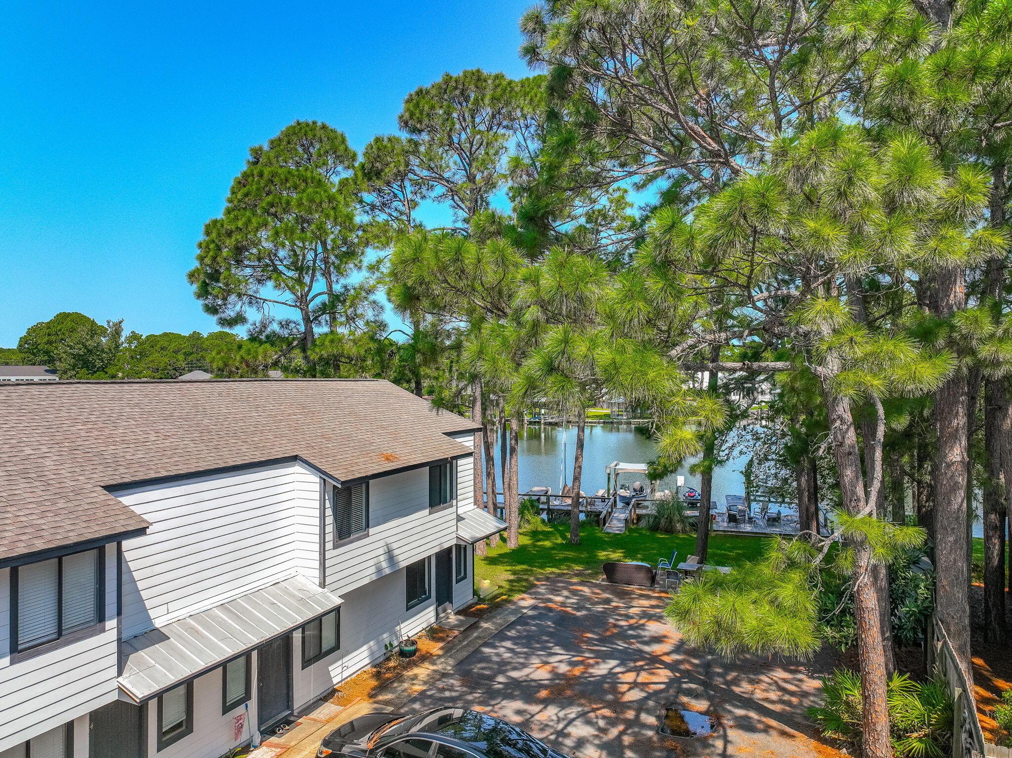 Image 1: 1-web-or-mls-aerials1-030-016-4050x3034