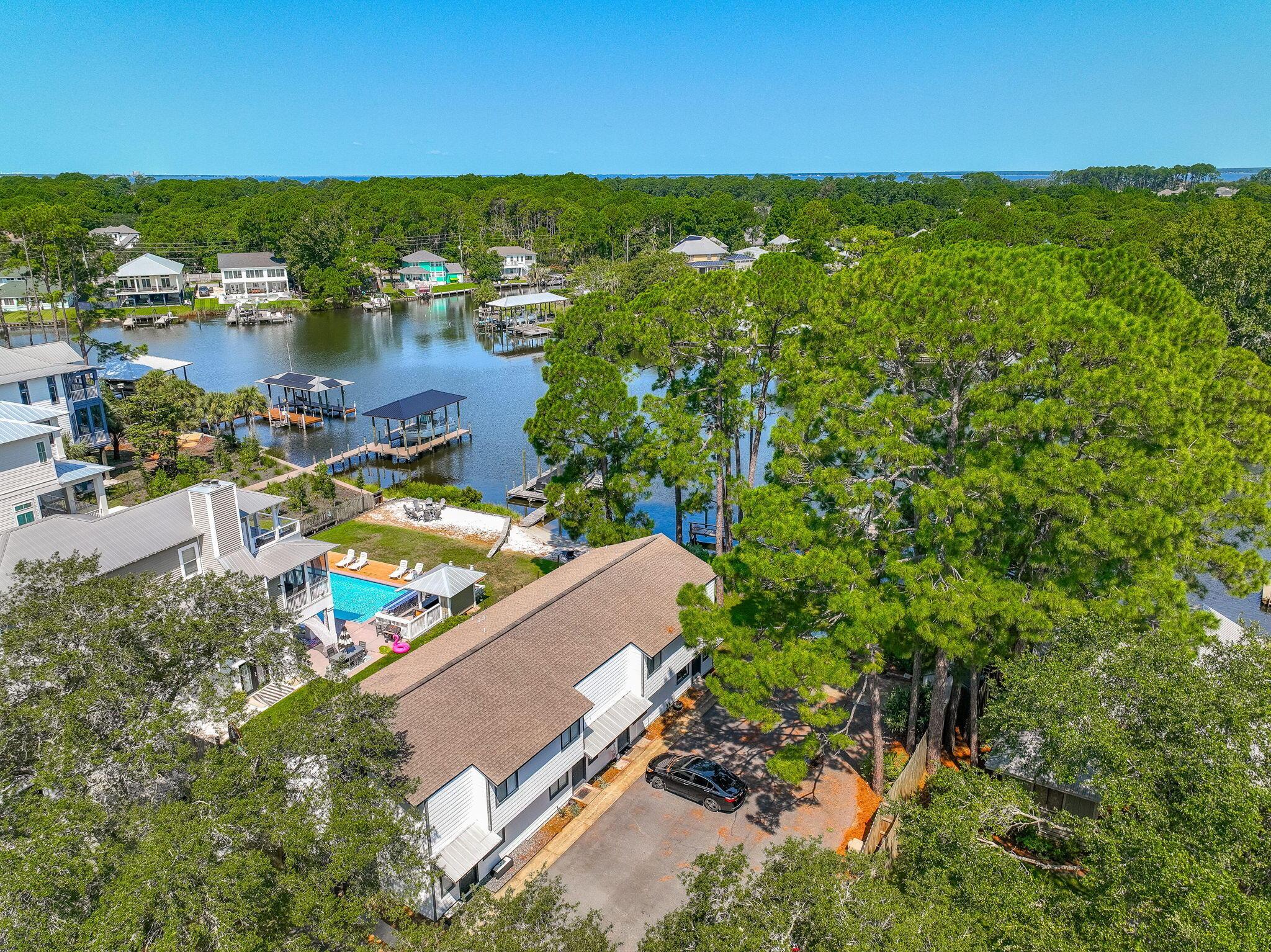 Image 2: 2-web-or-mls-aerials2-031-011-4050x3034