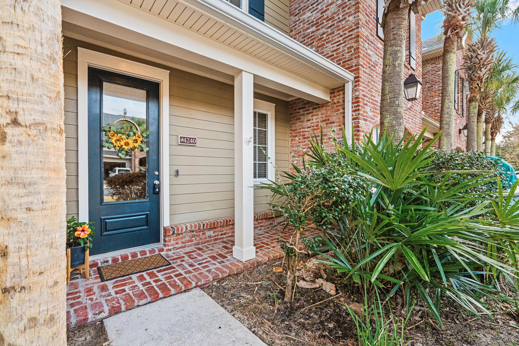 Image 3: Front Entry