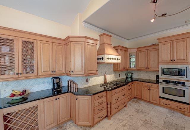 Image 4: Kitchen to Oven