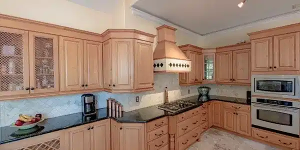 Image 4: Kitchen to Oven