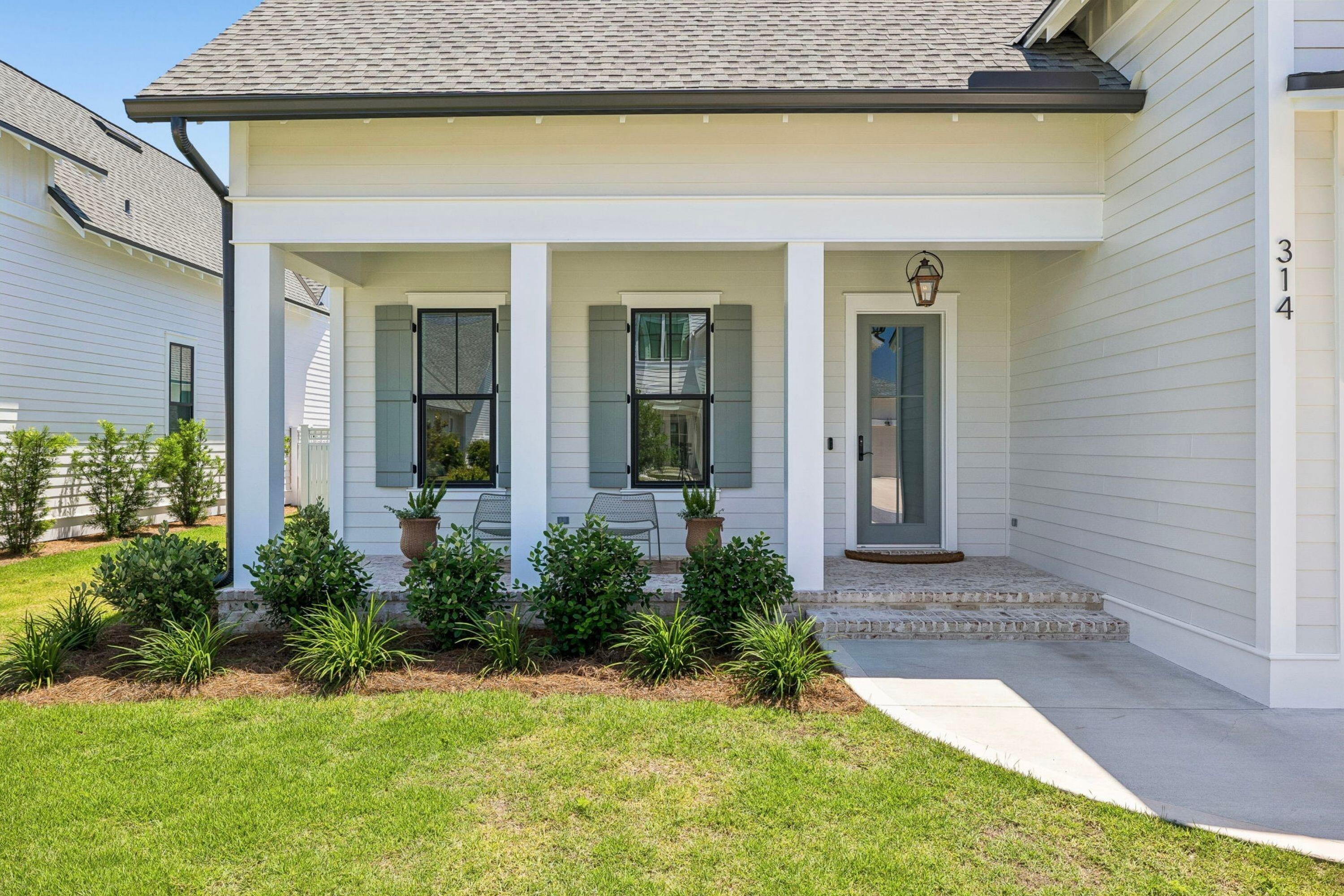 Image 4: Front Porch