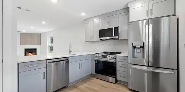 Image 4: 11 court drive-14