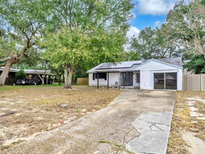 113 NW Robinwood Drive