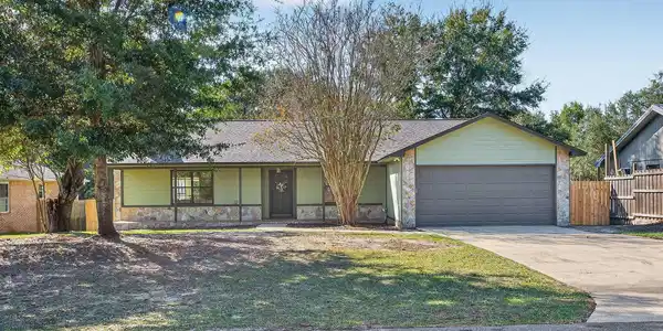932 Ridgewood Way