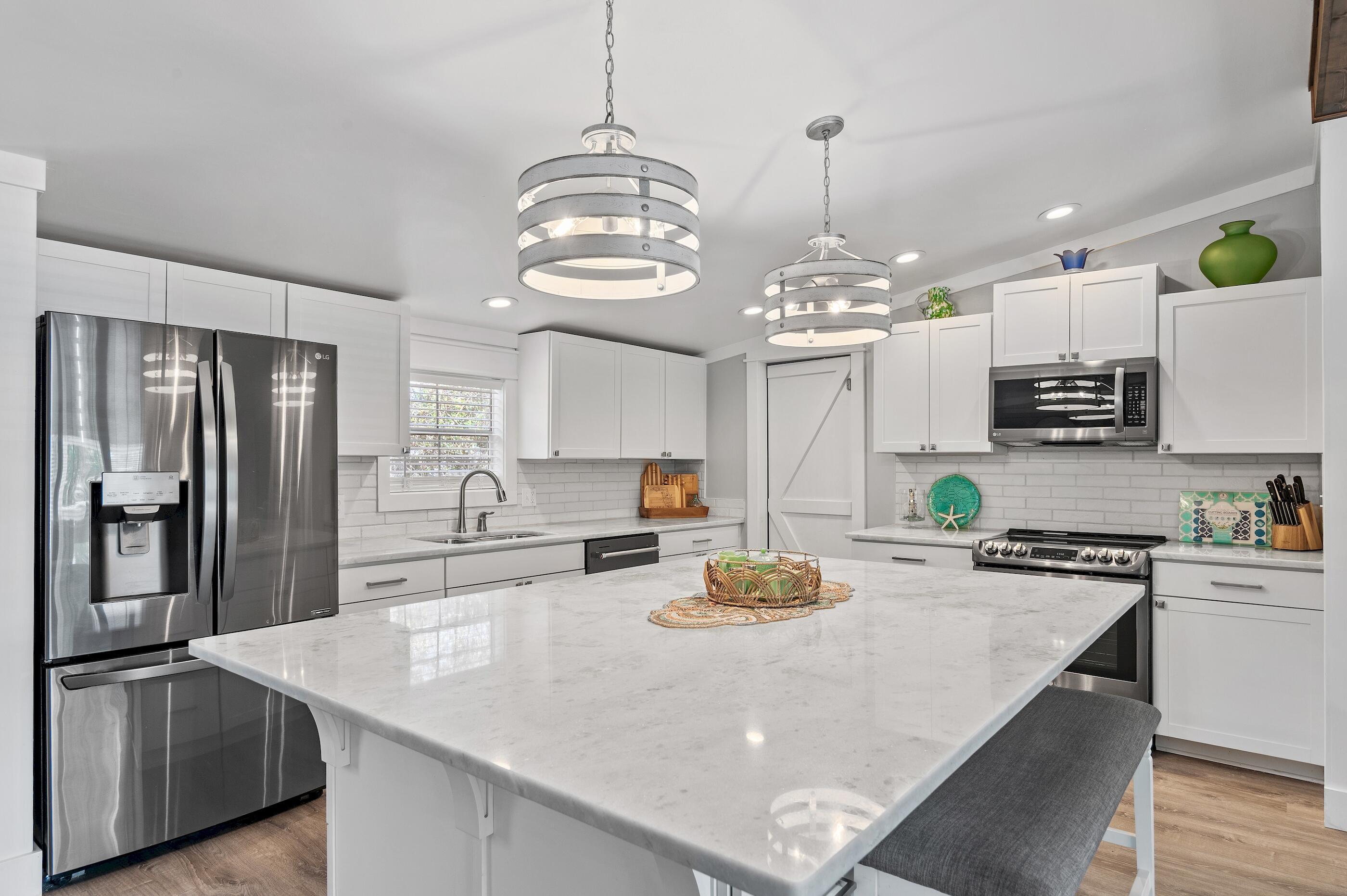 Image 4: Beautiful Kitchen