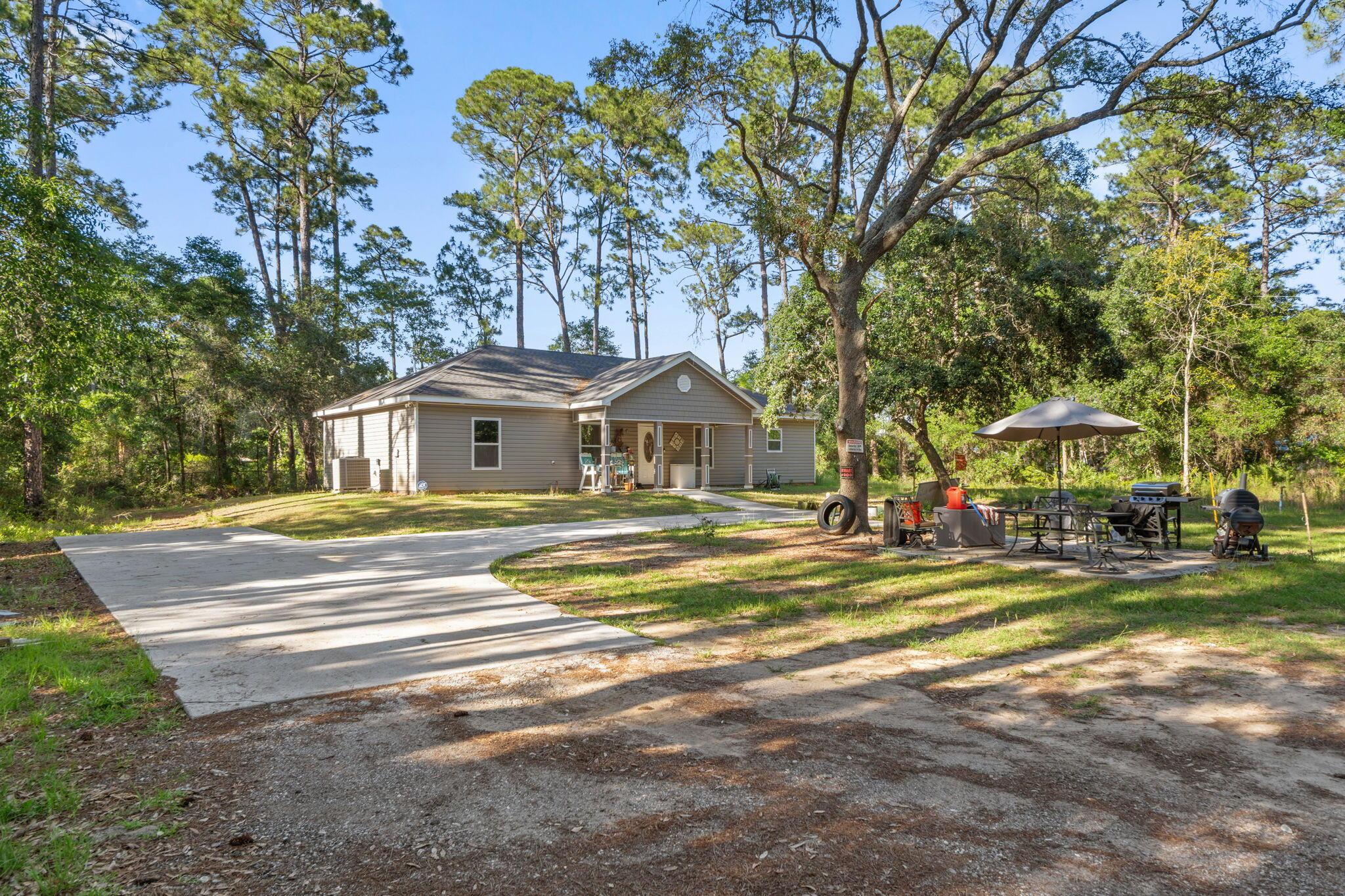 Image 3: Front yard