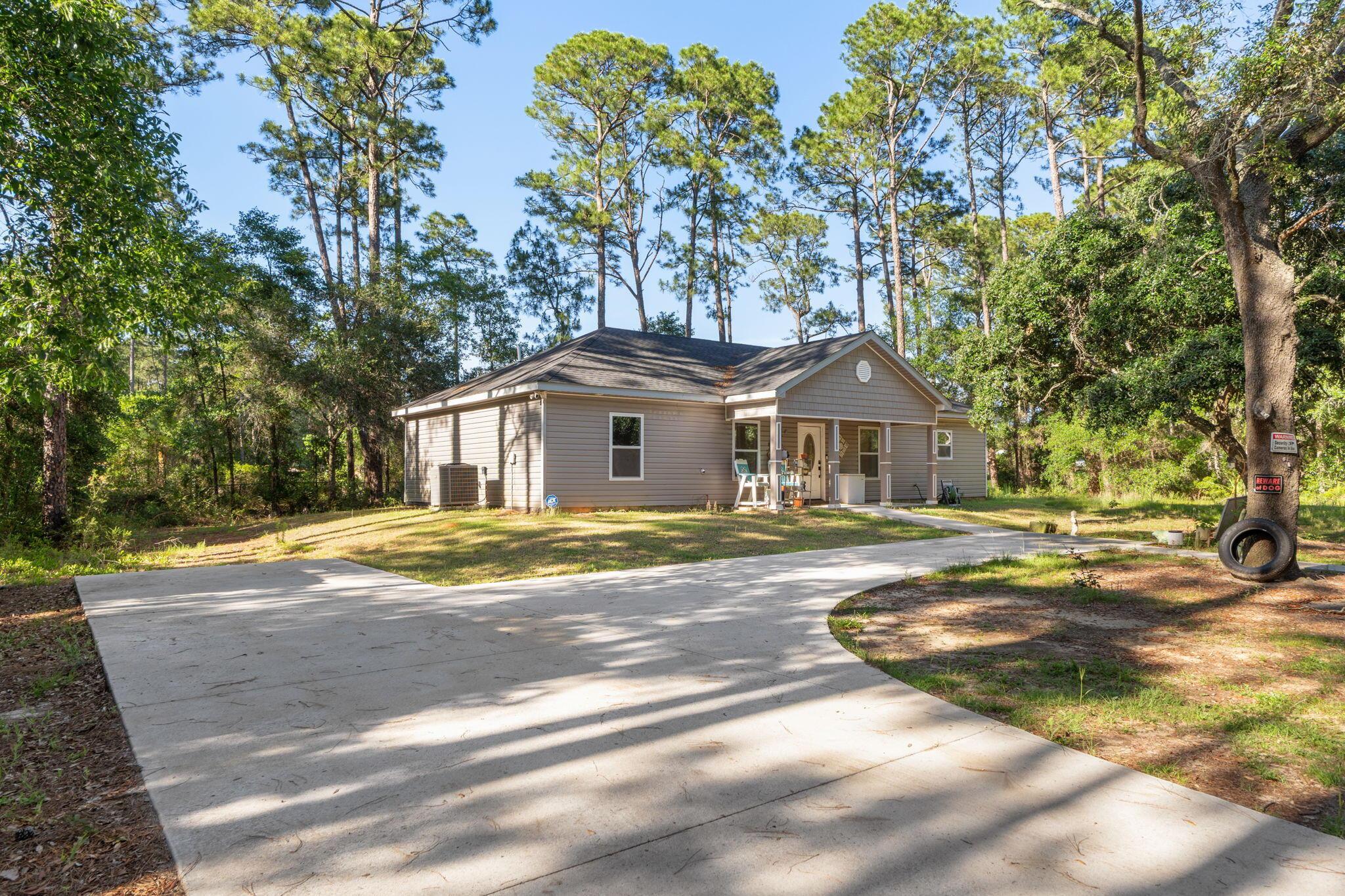 Image 4: Front yard