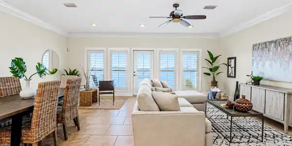 Image 3: Living/ Dining
