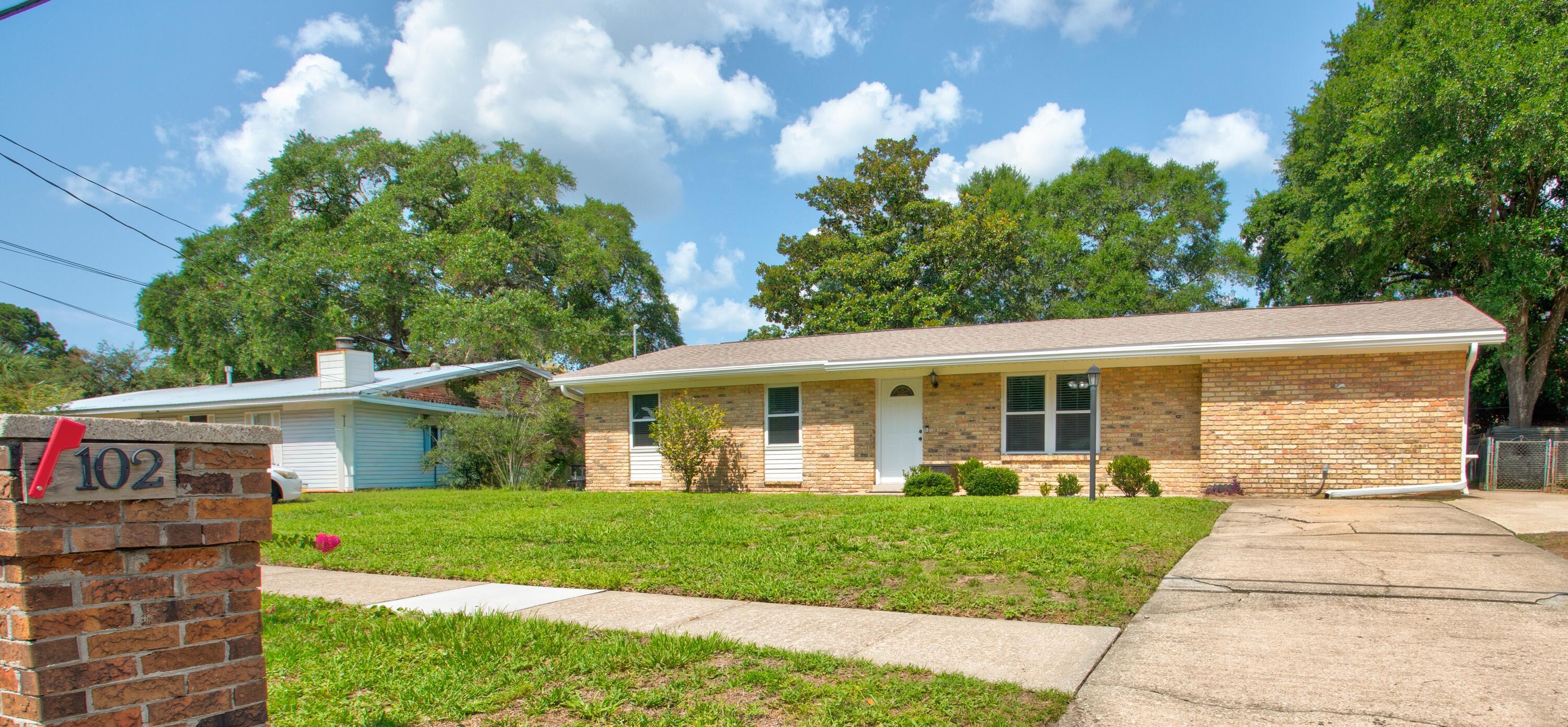 Image 1: 102 Nebraska Ave-Front