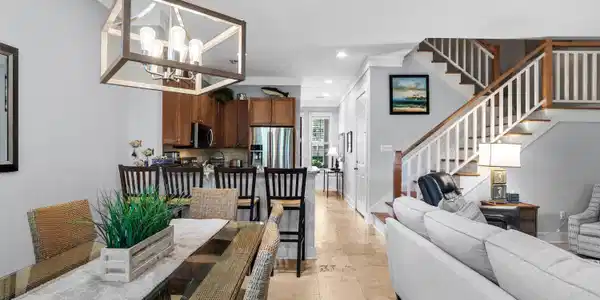 8603 Magnolia Bay Lane