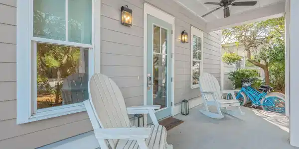 Image 3: Covered Front Porch