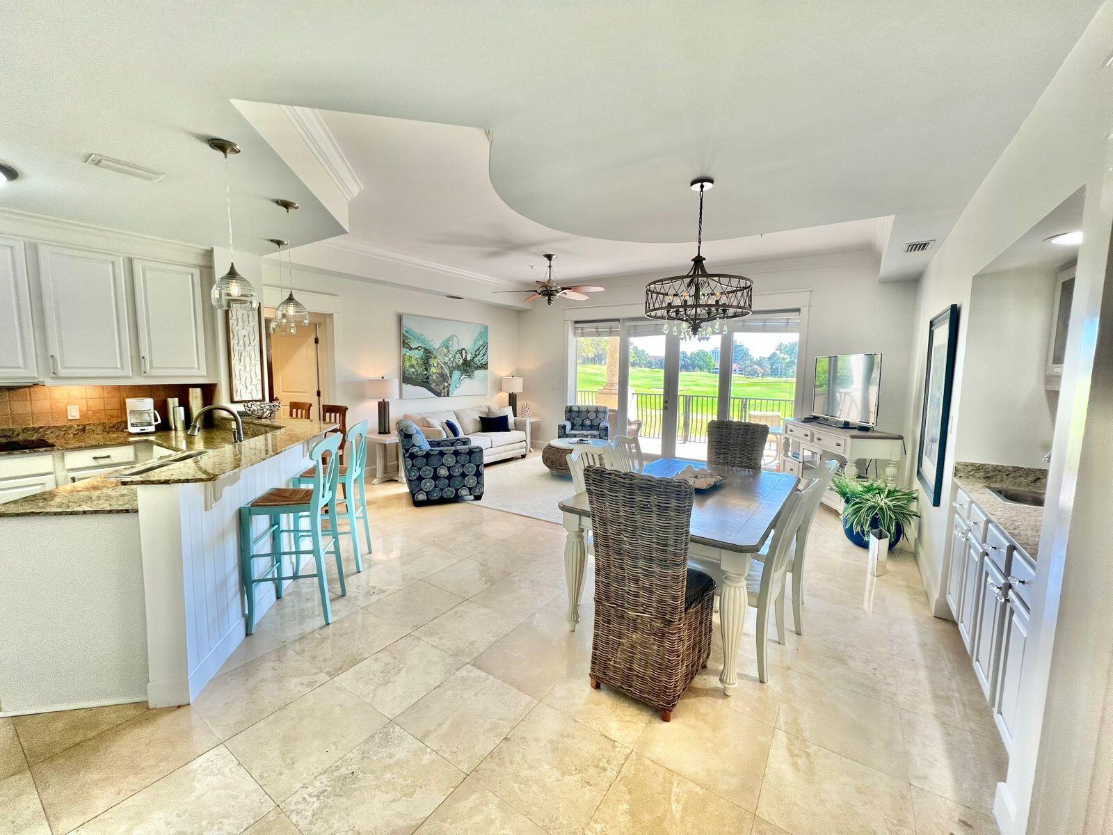 Image 3: Captivating golf course view