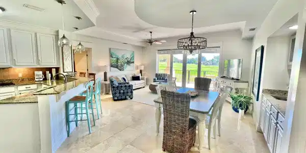 Image 3: Captivating golf course view