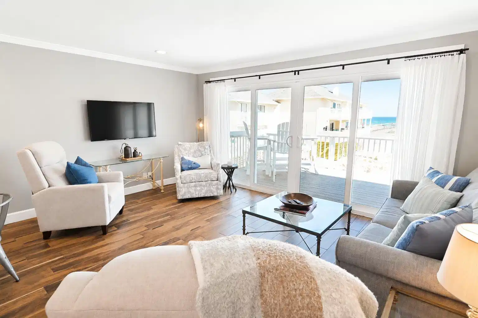 Image 1: Living Room
