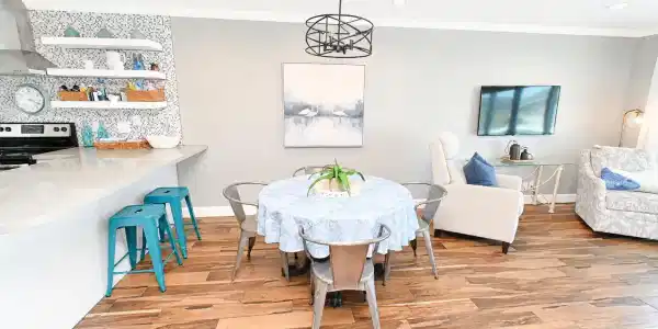 Image 2: 2135 Dining