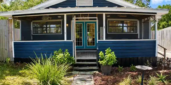 Image 2: 02_front-exterior-straight