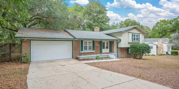 2401 Roberts Drive