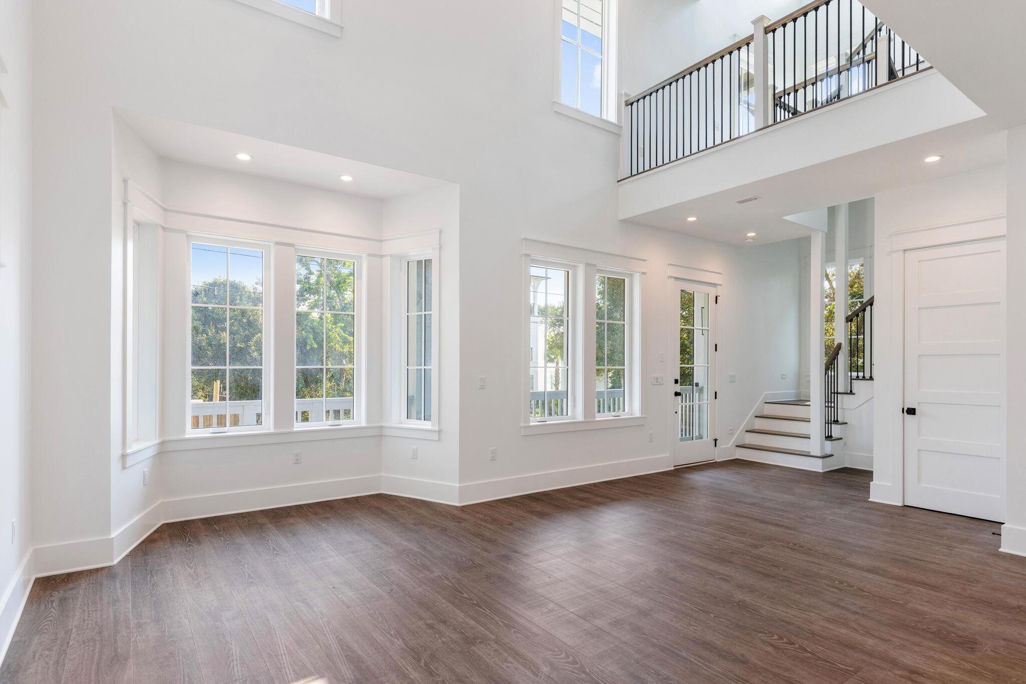 Image 4: Living Area