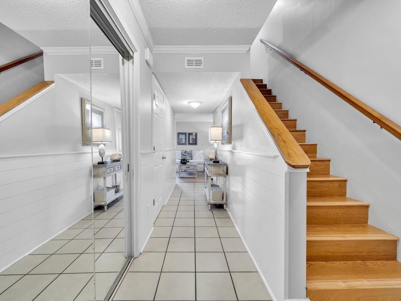 Image 4: 3.entry hall