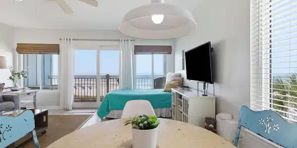Image 4: Living Area