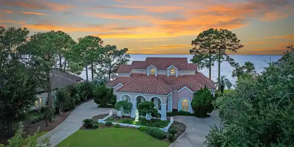 3219 Bay Estates Circle
