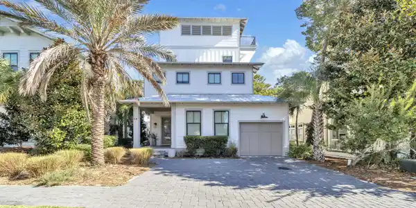 54 Grande Pointe Drive
