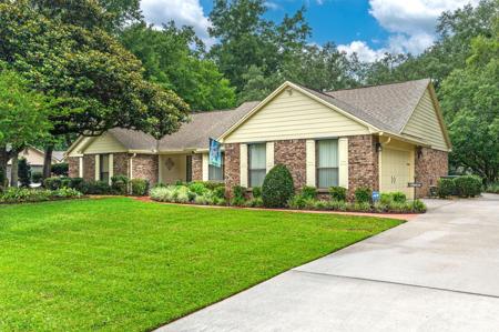 1622 Oakmont Circle