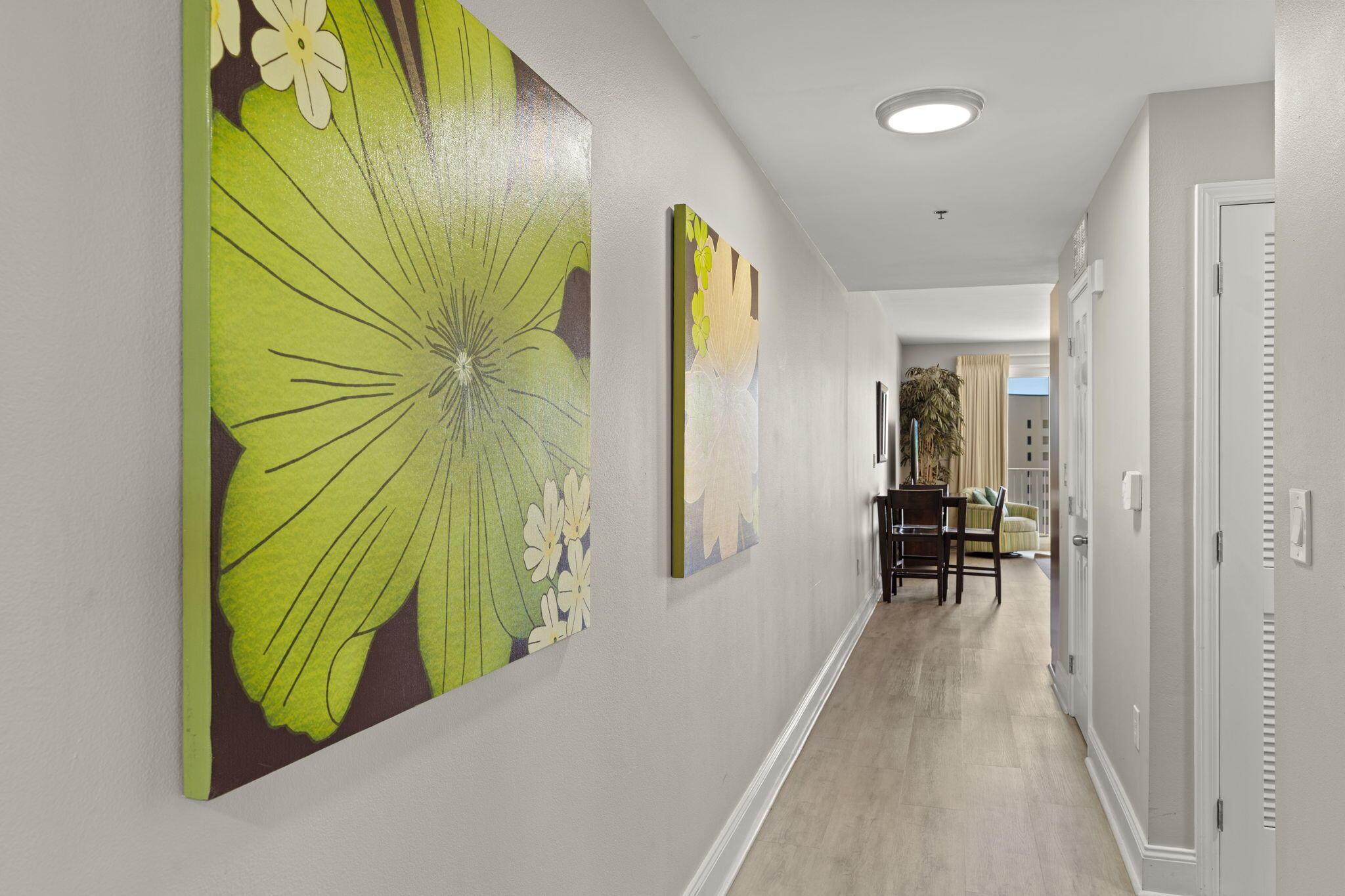 Image 2: Laketown Wharf Unit 815