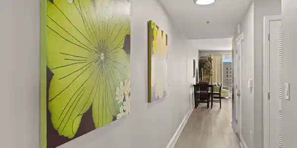 Image 2: Laketown Wharf Unit 815