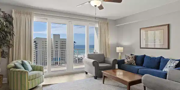 Image 4: Laketown Wharf Unit 815