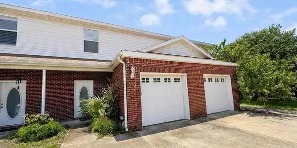Image 3: 04-exterior_front_of_house_5