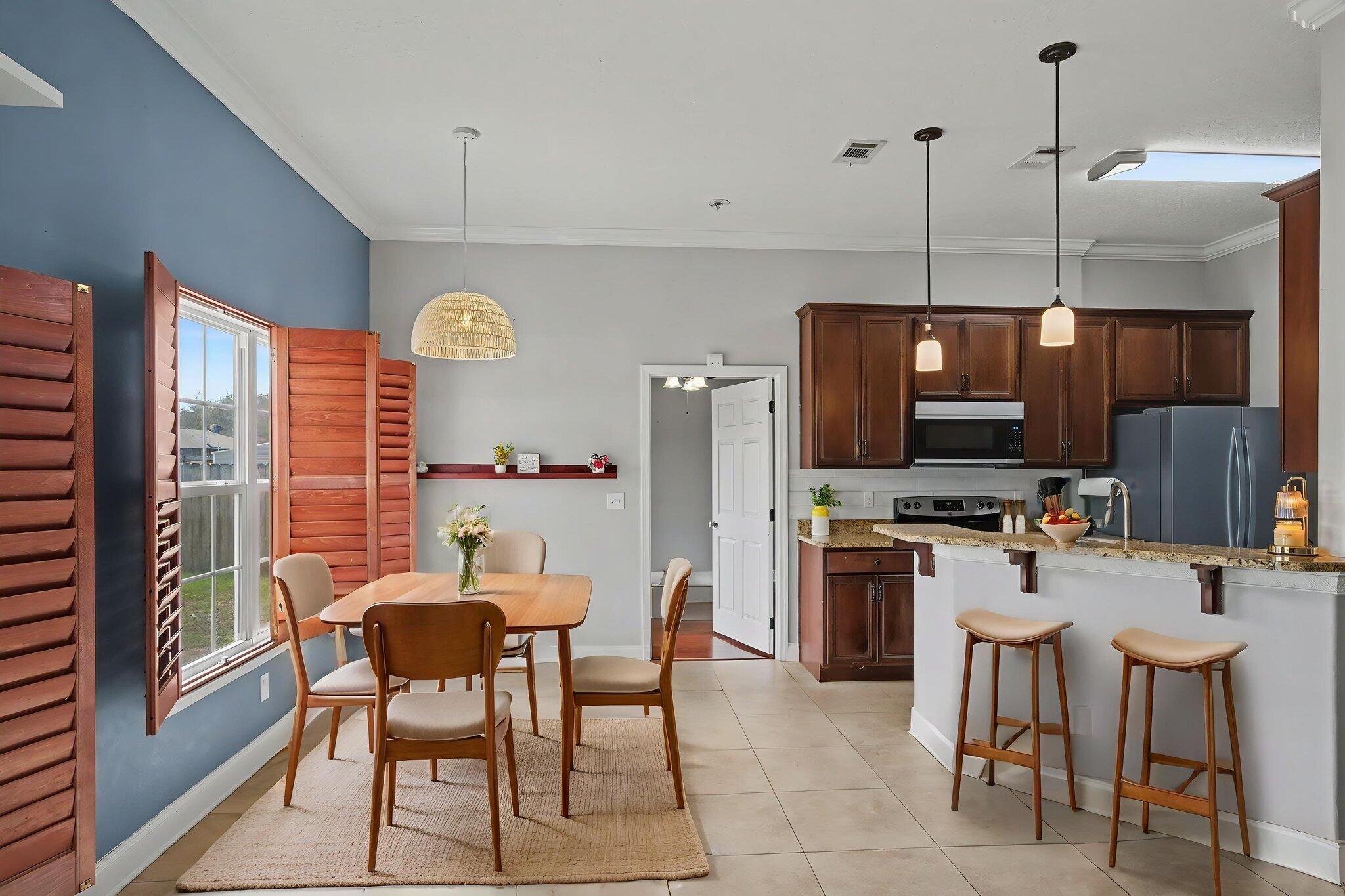 Image 3: 14-web-or-mls-2202-palo-alto-st