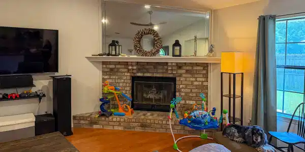 Image 4: Living Room