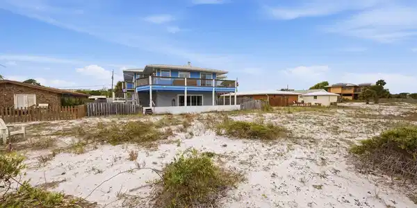 Image 3: Exterior back
