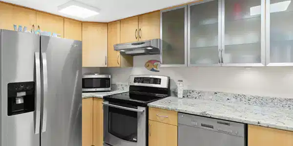 Image 3: Kitchen