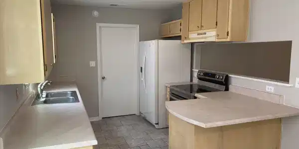 Image 2: Kitchen