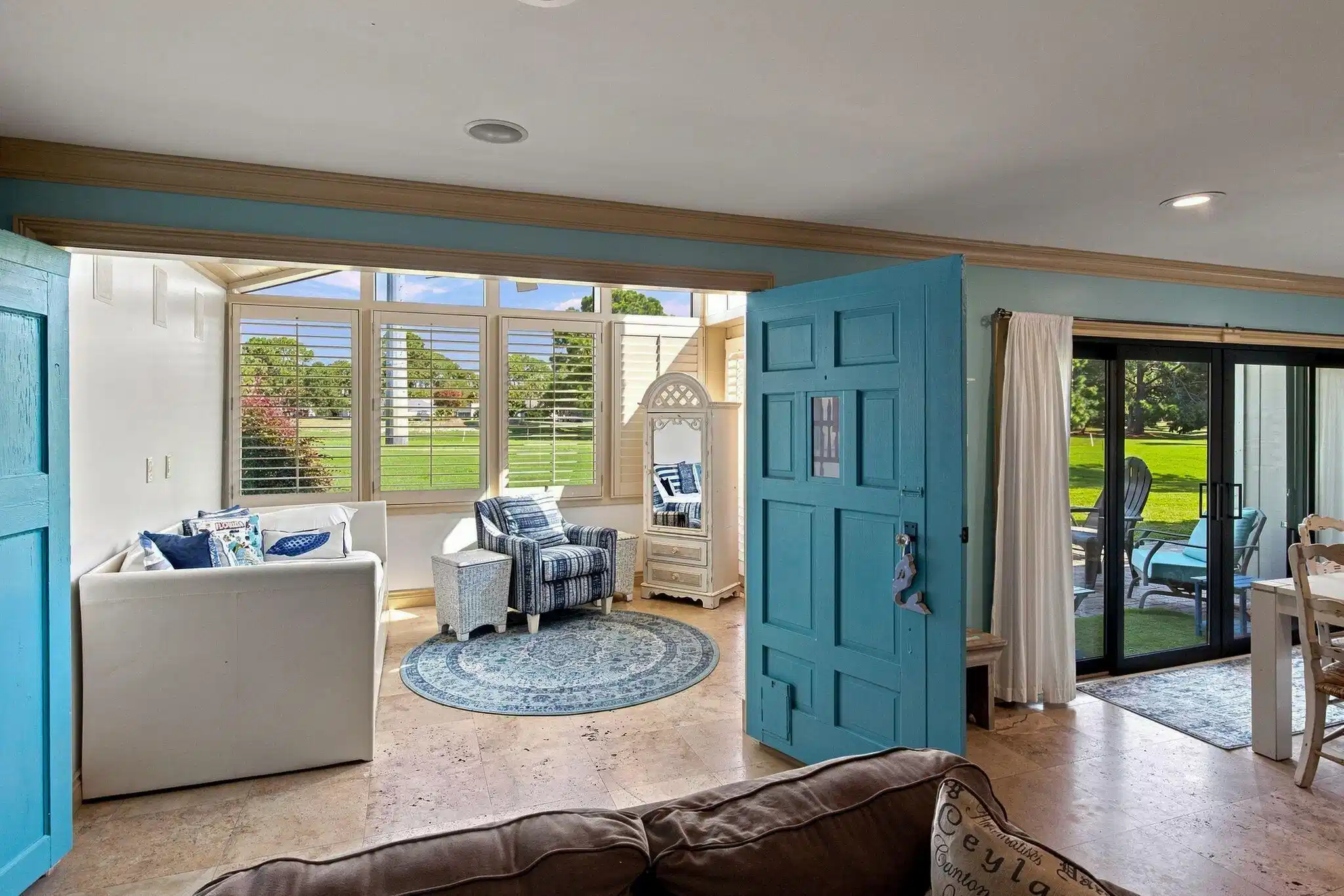 Image 1: Vaulted ceiling in sunroom