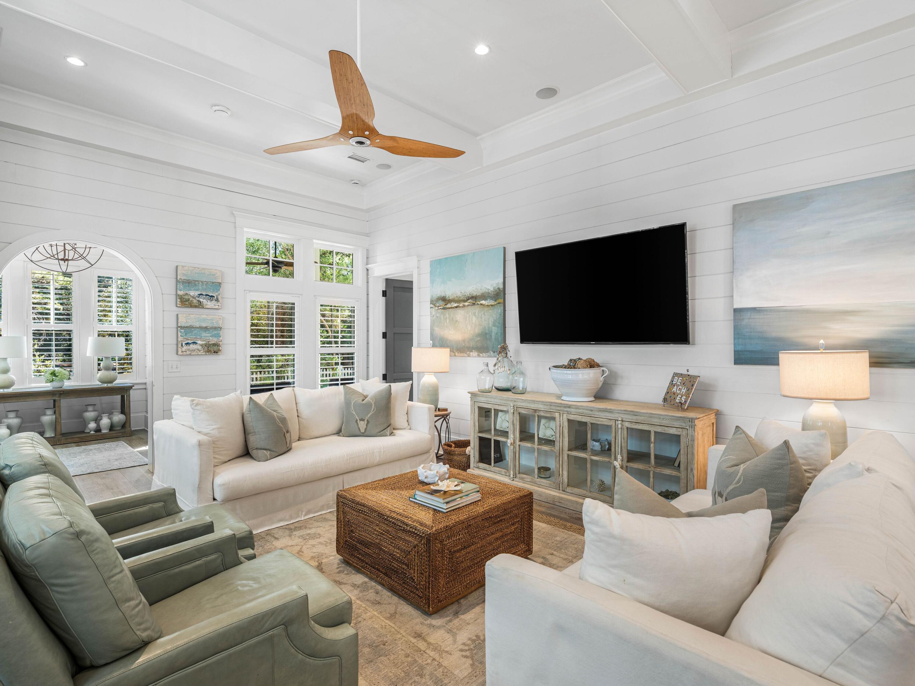 Image 1: 52 N Shingle Lane