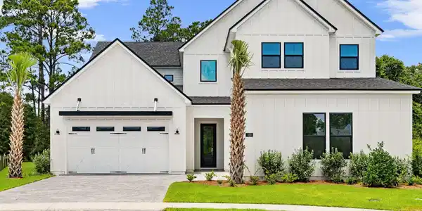 Image 2: Front of home pic 3