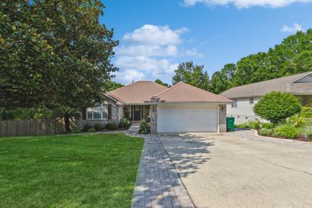 1084 FOREST LAKE Terrace