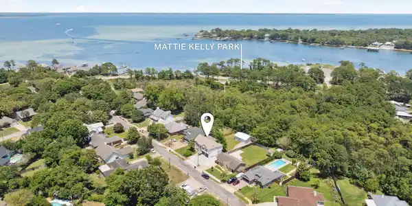 1190 Bay Court