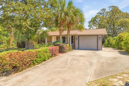 417 NW Sherry Circle