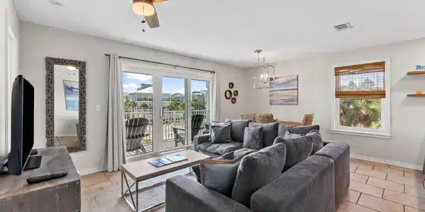 Image 3: Living Room