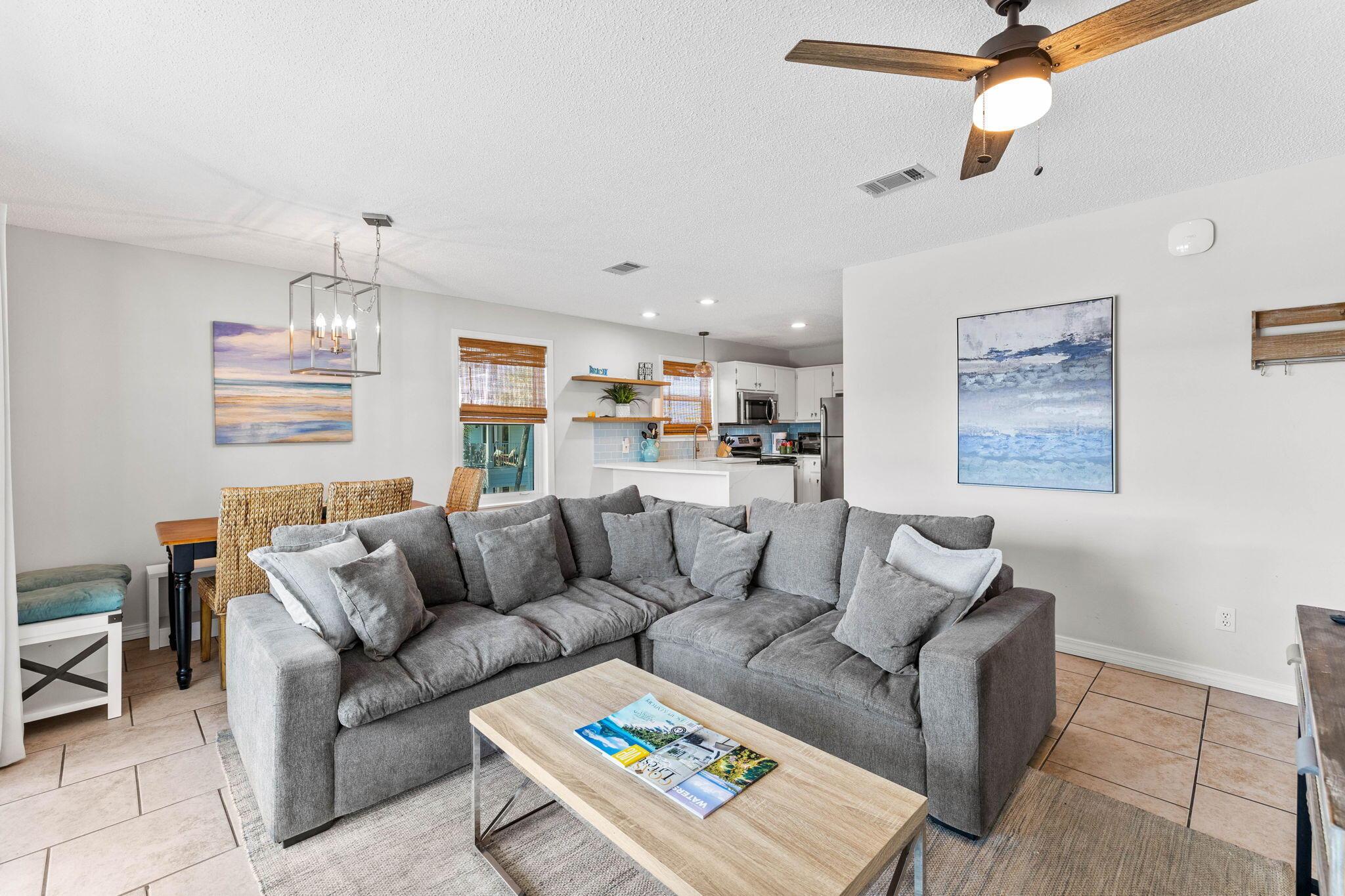 Image 4: Living Room